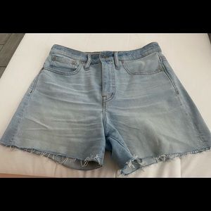 🌸 Madewell Light wash- high-rise, denim shorts, size 26